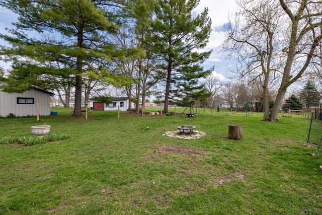 415 S Concord ROAD, Oconomowoc, WI 53066