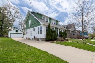 415 S Concord ROAD, Oconomowoc, WI 53066
