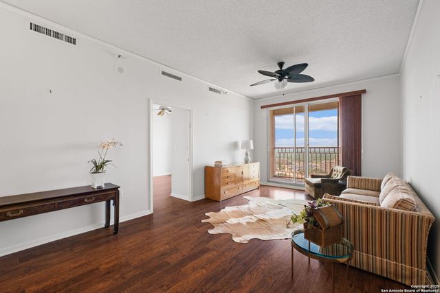 1 Towers Park Ln Apt 2107, San Antonio, TX 78209