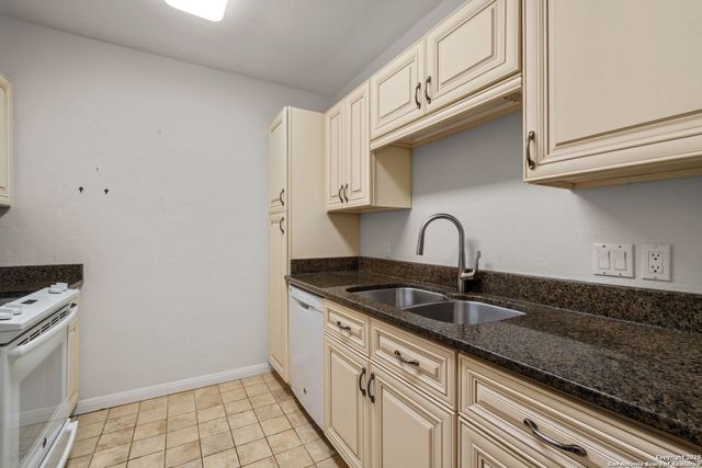 1 Towers Park Ln Apt 2107, San Antonio, TX 78209