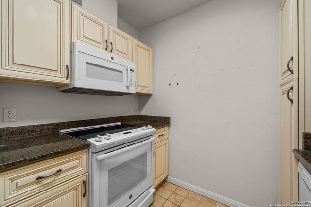 1 Towers Park Ln Apt 2107, San Antonio, TX 78209