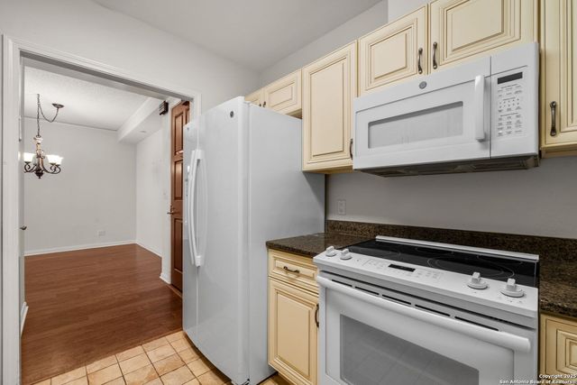 1 Towers Park Ln Apt 2107, San Antonio, TX 78209