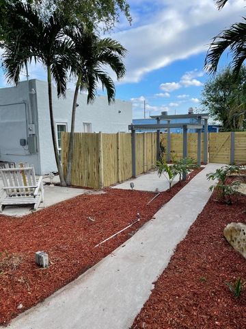 623 Selkirk Street B, West Palm Beach, FL 33405