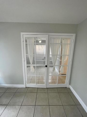 623 Selkirk Street B, West Palm Beach, FL 33405