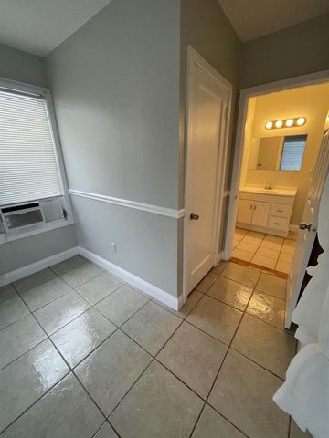 623 Selkirk Street B, West Palm Beach, FL 33405