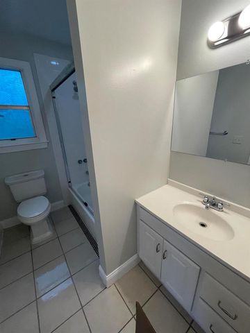 623 Selkirk Street B, West Palm Beach, FL 33405