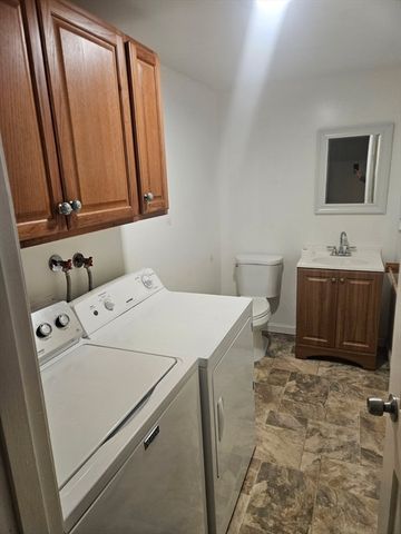 935 Methuen St 13, Dracut, MA 01826