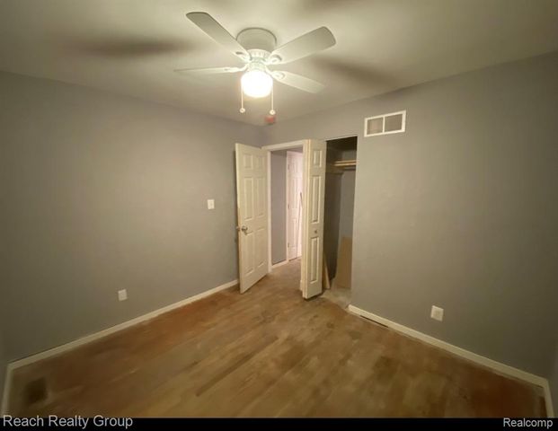 8451 Greenview Avenue, Detroit, MI 48228