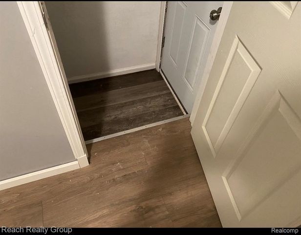 8451 Greenview Avenue, Detroit, MI 48228