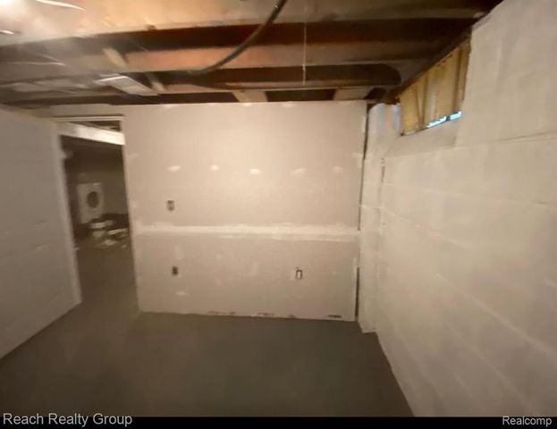 8451 Greenview Avenue, Detroit, MI 48228