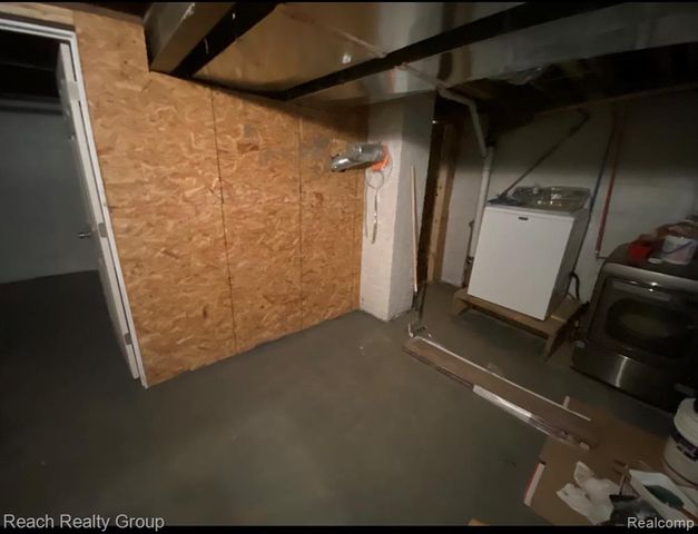 8451 Greenview Avenue, Detroit, MI 48228