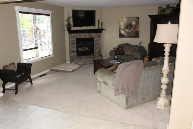 1027 Blackthorn Cove, Fort Wayne, IN 46804