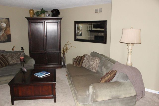 1027 Blackthorn Cove, Fort Wayne, IN 46804