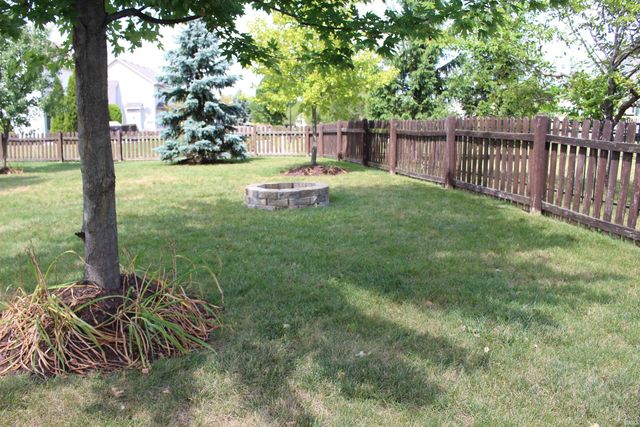 1027 Blackthorn Cove, Fort Wayne, IN 46804