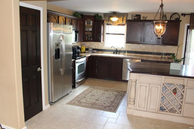 1027 Blackthorn Cove, Fort Wayne, IN 46804