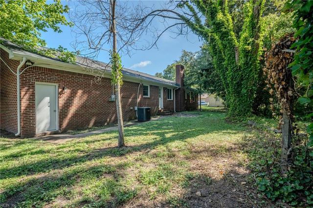 2028 Hickorywood DR, Suffolk, VA 23434