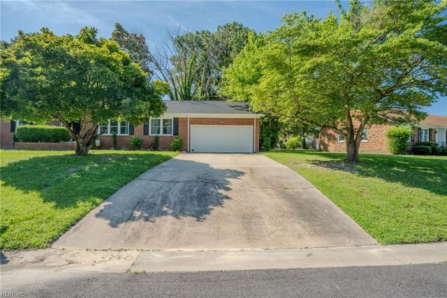 2028 Hickorywood DR, Suffolk, VA 23434
