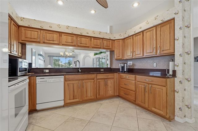 1063 DARTFORD DRIVE, Tarpon Springs, FL 34688