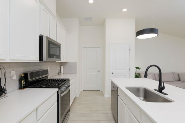 28 Peace River Rd, St Johns, FL 32259