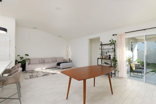 28 Peace River Rd, St Johns, FL 32259