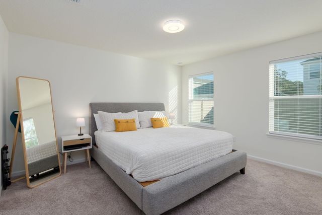 28 Peace River Rd, St Johns, FL 32259