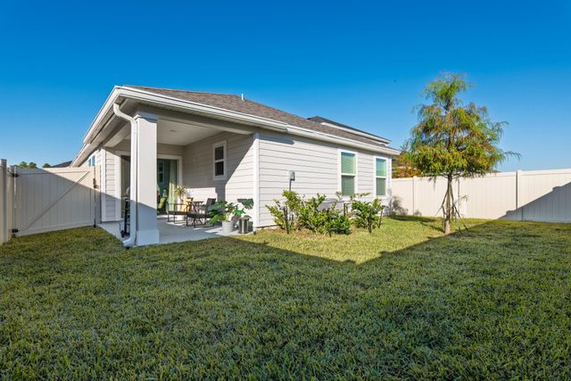 28 Peace River Rd, St Johns, FL 32259