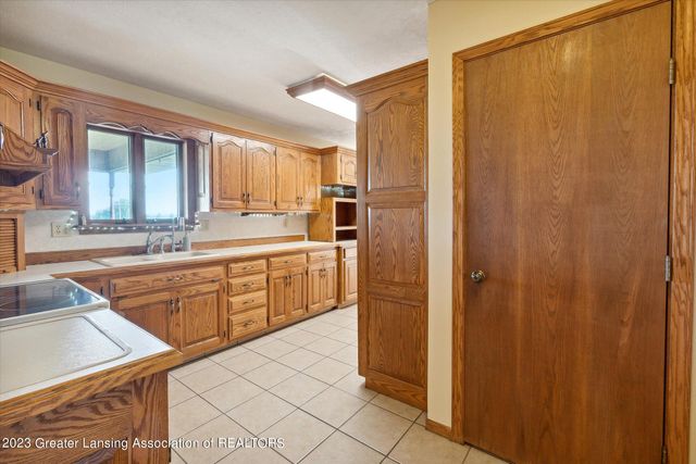 201 N Chester Road, Charlotte, MI 48813