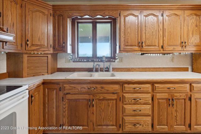 201 N Chester Road, Charlotte, MI 48813