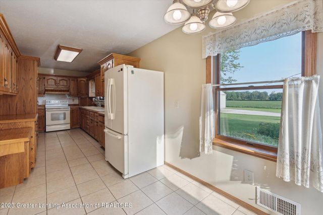 201 N Chester Road, Charlotte, MI 48813