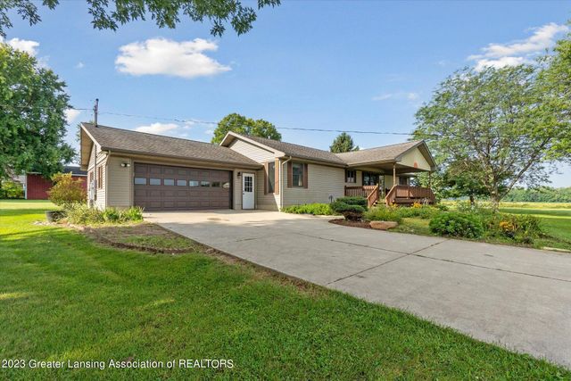 201 N Chester Road, Charlotte, MI 48813