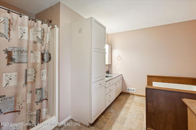 201 N Chester Road, Charlotte, MI 48813