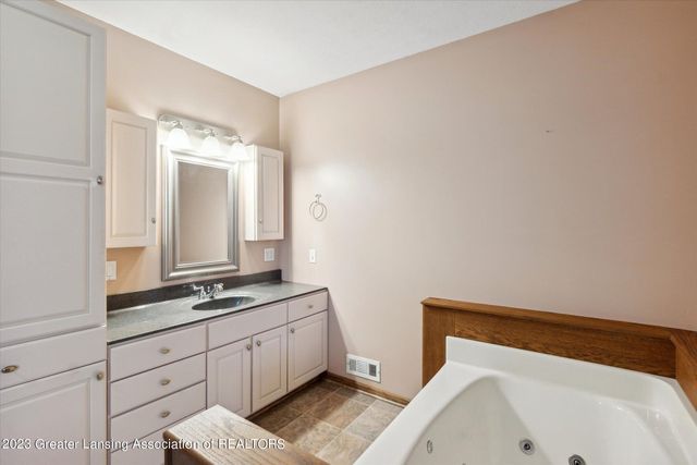 201 N Chester Road, Charlotte, MI 48813