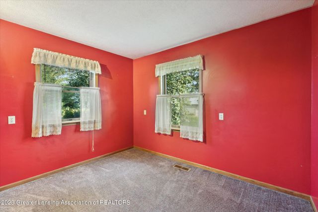 201 N Chester Road, Charlotte, MI 48813