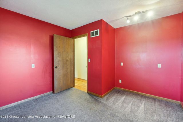 201 N Chester Road, Charlotte, MI 48813