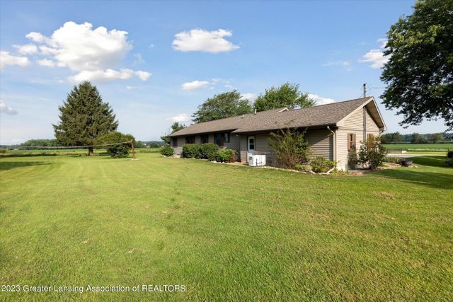 201 N Chester Road, Charlotte, MI 48813