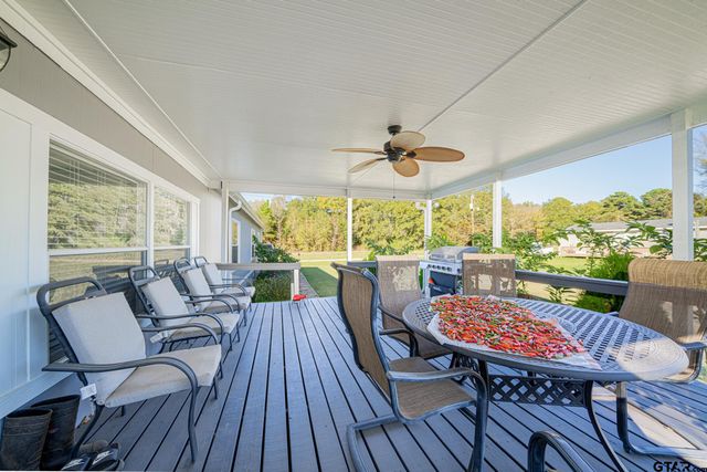1322 Red Bud Cir, Bullard, TX 75757