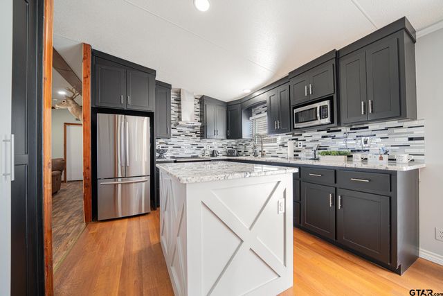 1322 Red Bud Cir, Bullard, TX 75757
