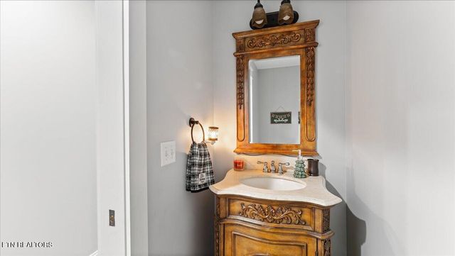 967 Dumplin Valley Rd, Jefferson City, TN 37760