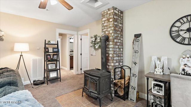 967 Dumplin Valley Rd, Jefferson City, TN 37760