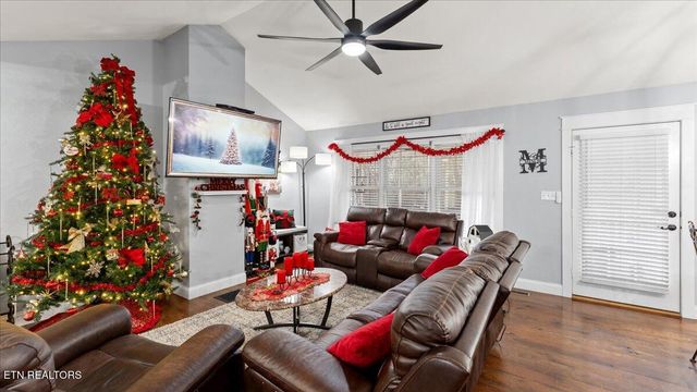 967 Dumplin Valley Rd, Jefferson City, TN 37760