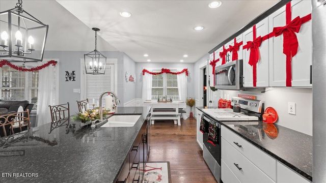 967 Dumplin Valley Rd, Jefferson City, TN 37760