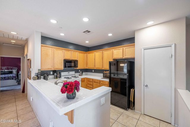 16714 Nicklaus Drive 68, Sylmar, CA 91342