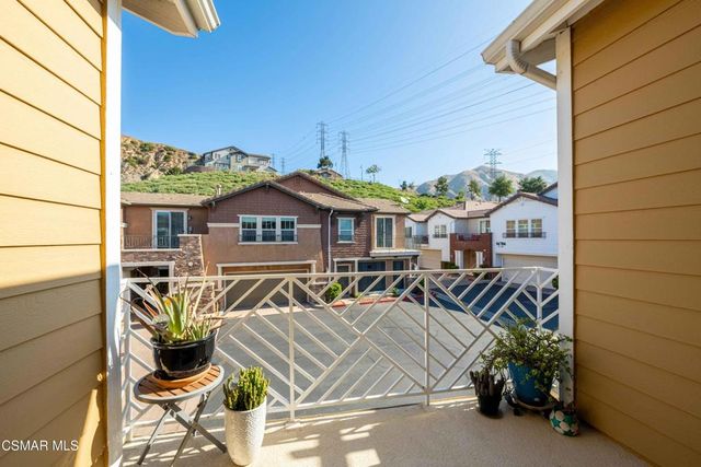16714 Nicklaus Drive 68, Sylmar, CA 91342