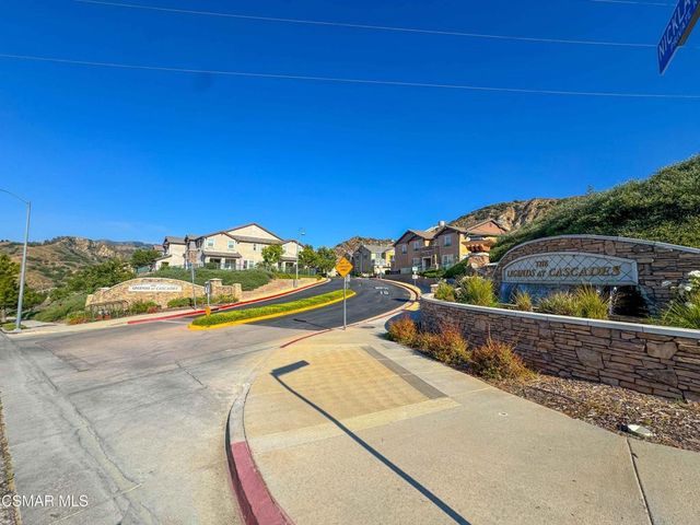 16714 Nicklaus Drive 68, Sylmar, CA 91342