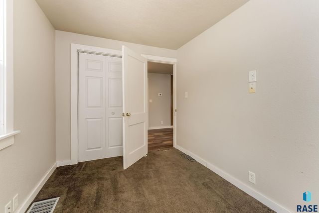 712 N Highland Ave Avenue, Sioux Falls, SD 57103