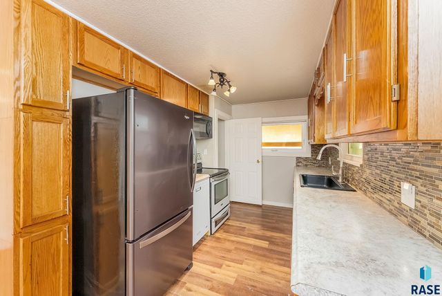 712 N Highland Ave Avenue, Sioux Falls, SD 57103