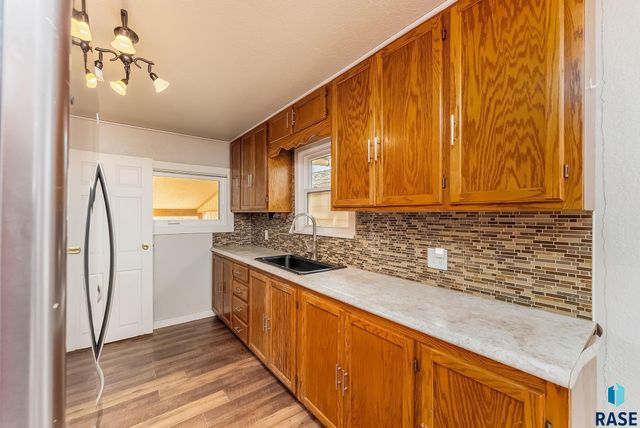 712 N Highland Ave Avenue, Sioux Falls, SD 57103