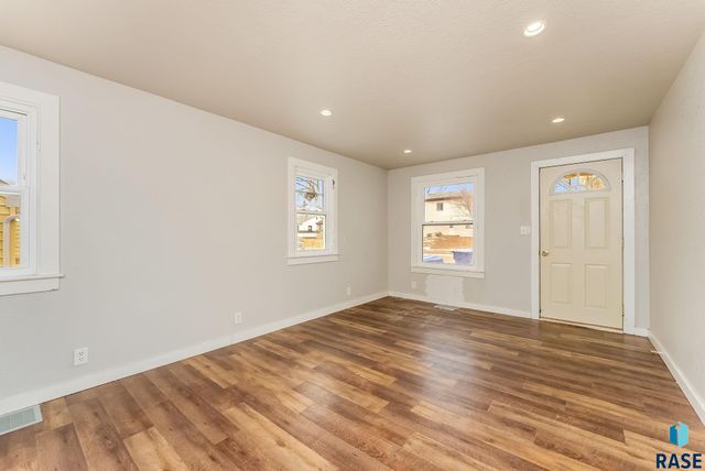 712 N Highland Ave Avenue, Sioux Falls, SD 57103