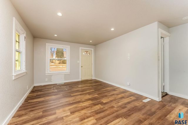 712 N Highland Ave Avenue, Sioux Falls, SD 57103