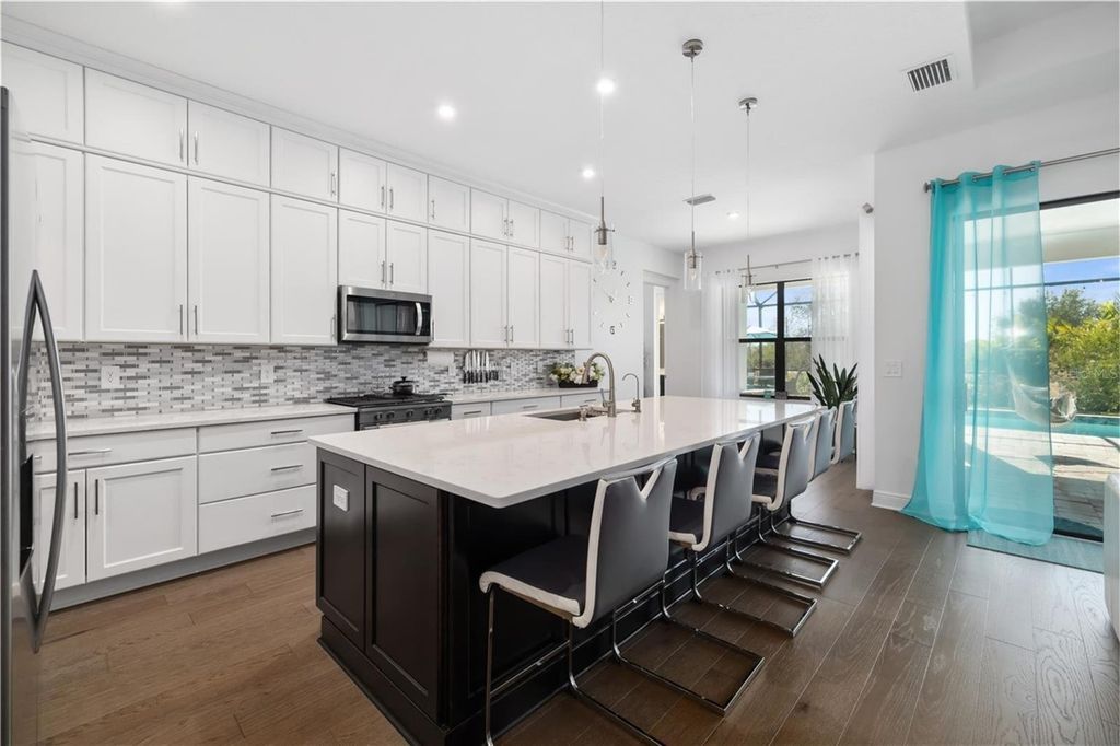 Image 14 of property listing at 4609 ANTRIM DRIVE, Sarasota, FL 34240